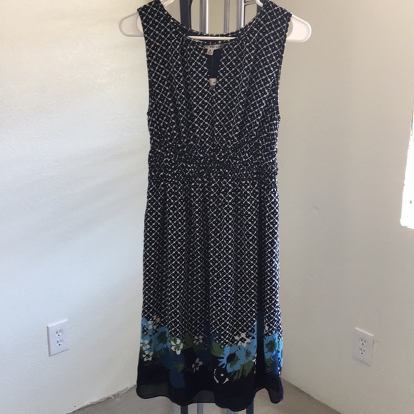 Max Studio Dresses & Skirts - Max Studeo Dress NWT Spring Floral Medium